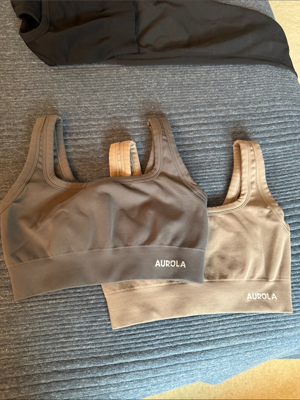 Aurola sports bras size xs